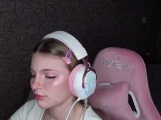 le modèle latoyiaboda est en webcam porno dans un show sur le site camsoda, il possède les tags suivants: dirty talk,erotic dance,flashing,gray eyes,no drinking,no smoking,skinny,solo show,striptease,teen 18,young adult,brown hair,hd,small tits