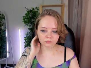 Tara-Linn live webcam show