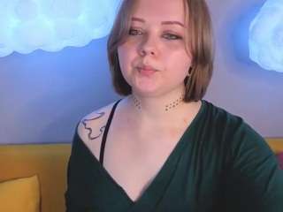 Tara-Linn live webcam show