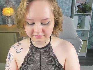 Live cam show with Tara-Linn