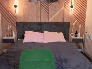 Live cam show with Kity-Mooree
