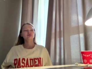 Scarlett live webcam show