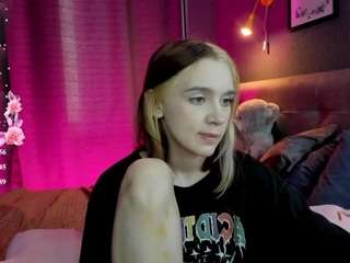 les-moonie Live Webcam on CamSoda