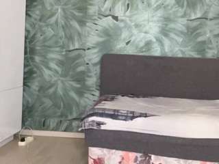 LorenGliues live cam preview