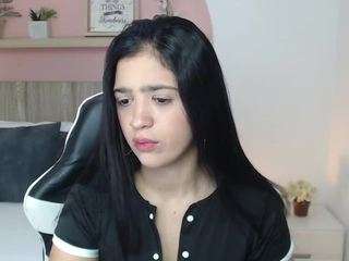 Lucia-henao's cam show statistics and live stream