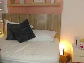 Lucia-henao's cam show statistics and live stream