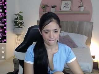lucia-henao Live Webcam on CamSoda