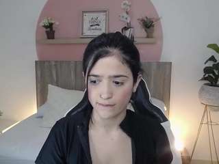 lucia-henao live cam preview