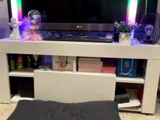 lynnvarnedoe live on CamSoda