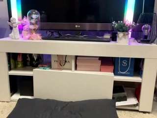 lynnvarnedoe's live room