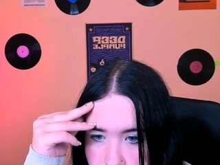 mila-snow1 live webcam show