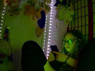 le modèle bettyrage est en webcam porno dans un show sur le site camsoda, il possède les tags suivants: bedroom,milf,tease,tattoos,sexydance,sexting,pov,orgasm,naked,moaning,lips,blonde hair,legs,joi,hazel eyes,fingering,fetish,drinking,deepthroat,curvy