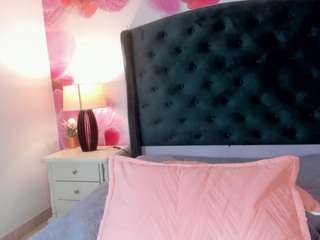 Hanna-Rossee live webcam show