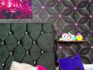 Sharlotshh1 live webcam show