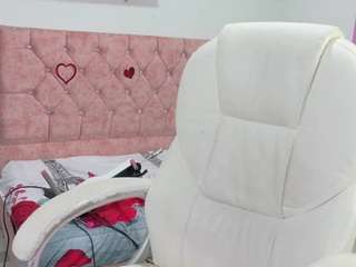 Live cam show with Sharlotshh1