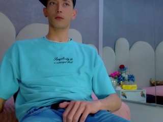 Ashton-myers15's cam show statistics and live stream