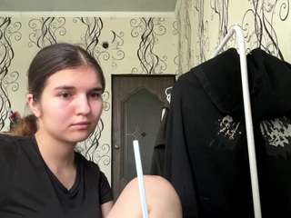 Danellewaugh's cam show statistics and live stream