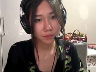 earlinevichidvon... Live Webcam on CamSoda