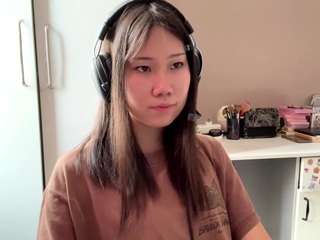 Lola live cam preview