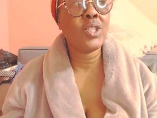 EbonyBoobsMilk live cam preview