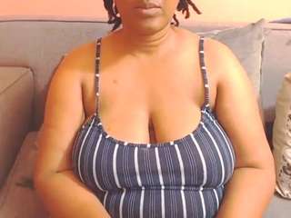EbonyBoobsMilk live cam preview