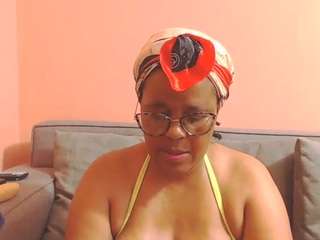 EbonyBoobsMilk live cam preview