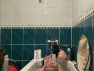 HotBestia live webcam show