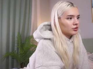Molly live cam on CamSoda