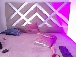 Milany-cute live webcam show