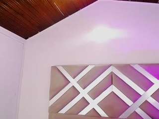 Milany-cute live webcam show