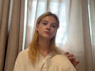 Raytopp's cam show statistics and live stream
