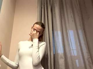 le modèle raytopp est en webcam porno dans un show sur le site camsoda, il possède les tags suivants: ahegao,normal,young adult,yoga,twerk,teen 18,tease,striptease,strip,solo show,skinny,shaved pussy,sexy,role play,no smoking,ass,no drinking,natural,fetish,feet