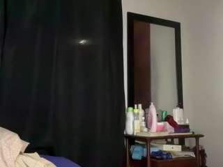 Big_boobs_lau