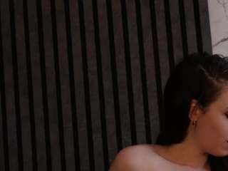 Christynne live cam preview