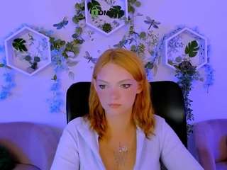 melody-sky live cam on CamSoda