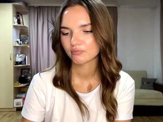 Pennymistrot's cam show statistics and live stream