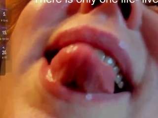Kira live cam preview