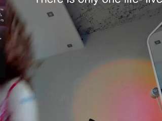 Kira live cam preview