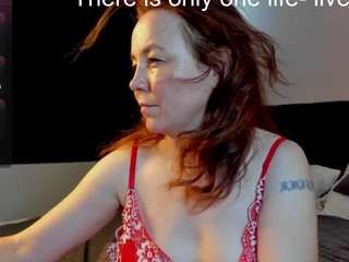 Kira live cam preview
