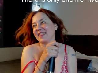 Kira live cam preview