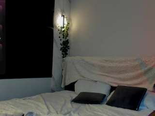 Kira live cam preview