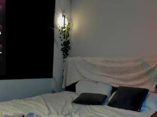 Kira live cam preview