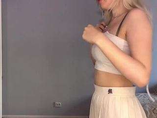 Madelynballinger's cam show statistics and live stream