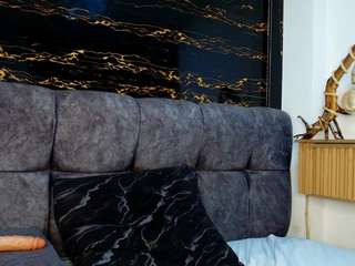 madame-violet's live room