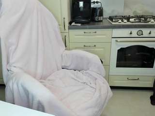 milfamelia's live room