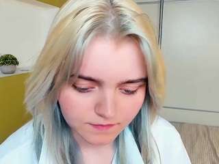 le modèle francescaparzych est en webcam porno dans un show sur le site camsoda, il possède les tags suivants: anal toys,ass bouncing,ass clapping,average,blowjob,blue eyes,teen 18,young adult,blonde hair,hd,small tits