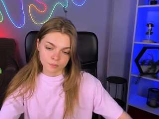 Luna-gold12's cam show statistics and live stream