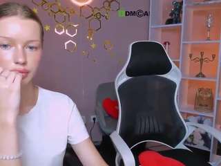 luna-gold12 Live Webcam on CamSoda