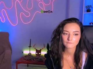 le modèle luna-gold12 est en webcam porno dans un show sur le site camsoda, il possède les tags suivants: ahegao,black hair,brown eyes,cock rating,dirty talk,doggy style,domination,drinking,skinny,tattoos,teen 18,young adult,hd