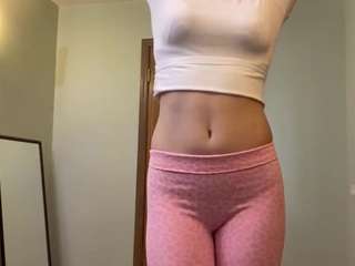 Maplezachariades's cam show statistics and live stream
